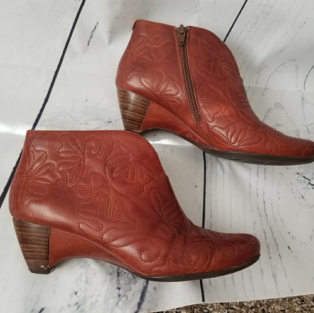 Pikolinos cognac brown embroidered ankle booties 7